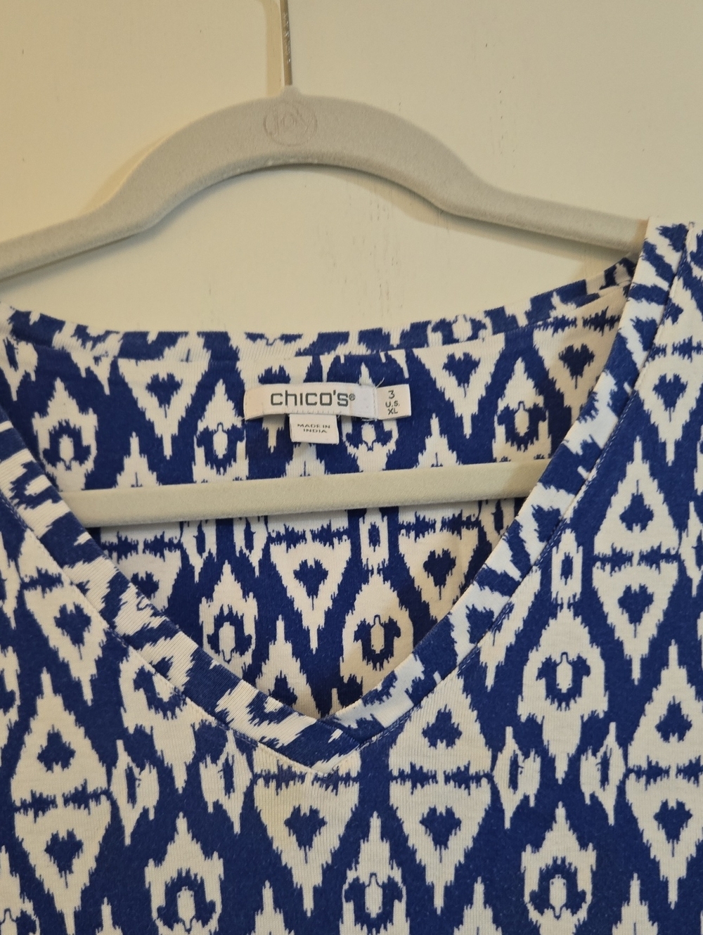 CHICO'D Blue & White Patterned V-Neck Women's Top - Picture 2 of 5
